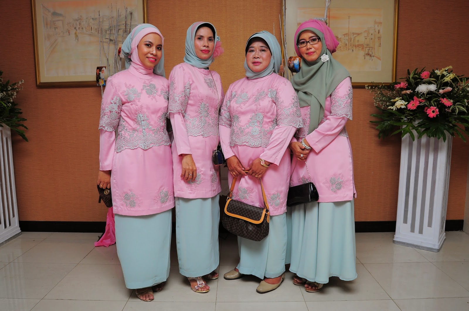 pakaian ibu pengantin 