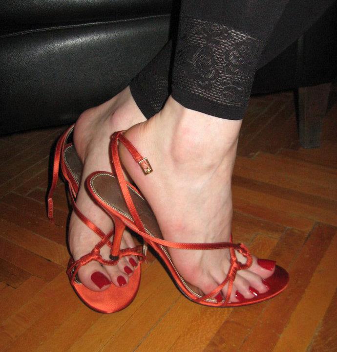 Crossdresser feet fan photo