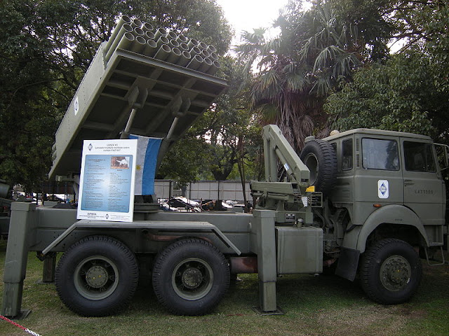  El Ejército Argentino prueba el sistema de lanzacohetes múltiples Pampero de 105 mm. Foto