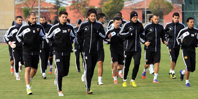 [Resim: 23-11-kayserispor-antrenman.jpg]
