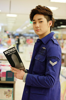 [Pic][16.02.12] Aron's Book History (NU★PAPA) 10