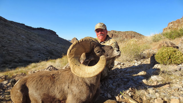 Arizona+Super+Raffle+Desert+Bighorn+Sheep+Hunt++Photo+Monster+ram+with+Colburn+and+Scott+Outfitters+7.JPG