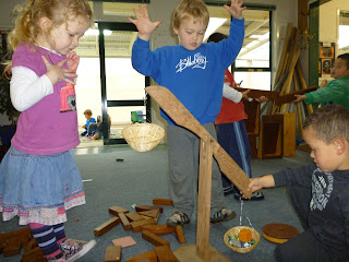 Mairtown Kindergarten: Using balance scales to explore mathematics