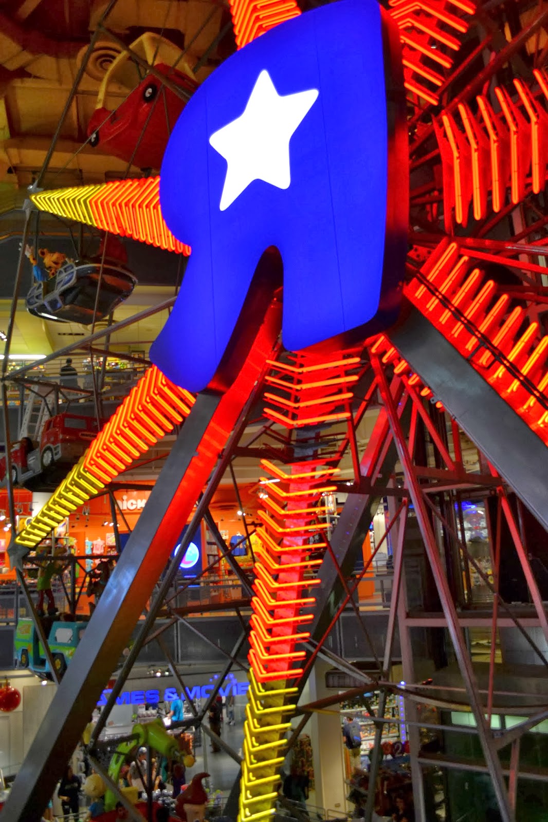 NYC, Times Square, Toys R Us
