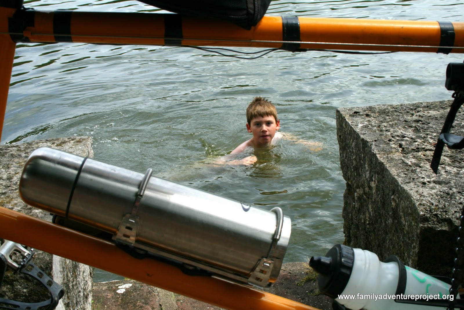 I'm swimming in the rain Family Adventure Project