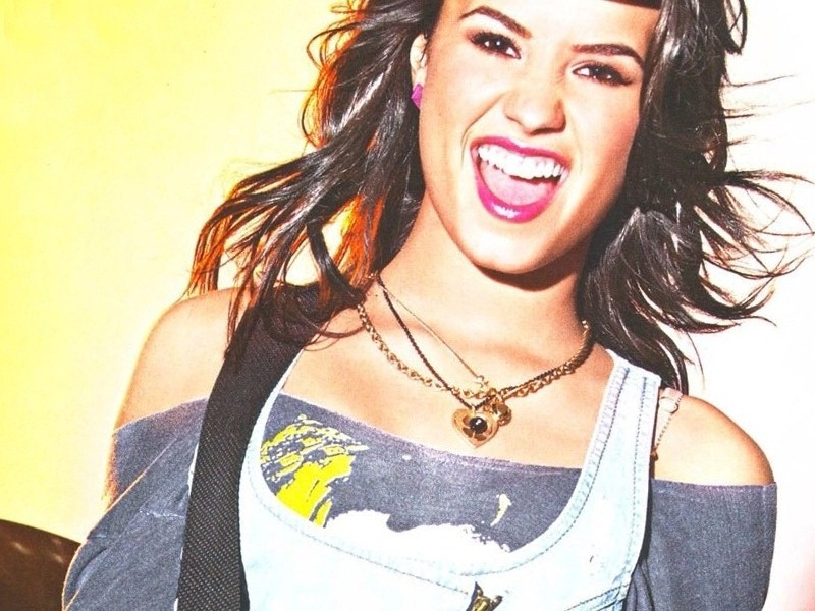 http://2.bp.blogspot.com/-VAdLyW6sqCU/ThTONE1CGkI/AAAAAAAAADw/gehmjJY5Udw/s1600/Demi-lovato-Wallpaper-22-1600x1200.jpg