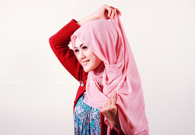 Cara Memakai Jilbab Kreasi Segi Empat Simple Cara+Memakai+Jilbab+Segi+Empat+Simpel+4 Cara Memakai Jilbab Kreasi Segi Empat Simple
