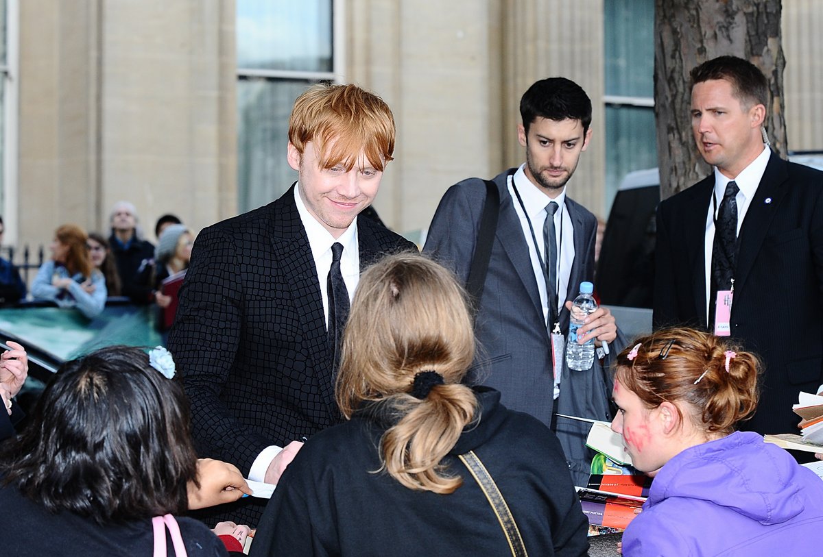 http://2.bp.blogspot.com/-VEX0QrrGf50/ThZaU7LaQVI/AAAAAAAAP-Q/6mEM1xgD9t4/s1600/Rupert-Grint-na-premiere-de-Harry-Potter-e-as-Rel%25C3%25ADquias-da-Morte-Parte-2-em-Londres-10.jpg