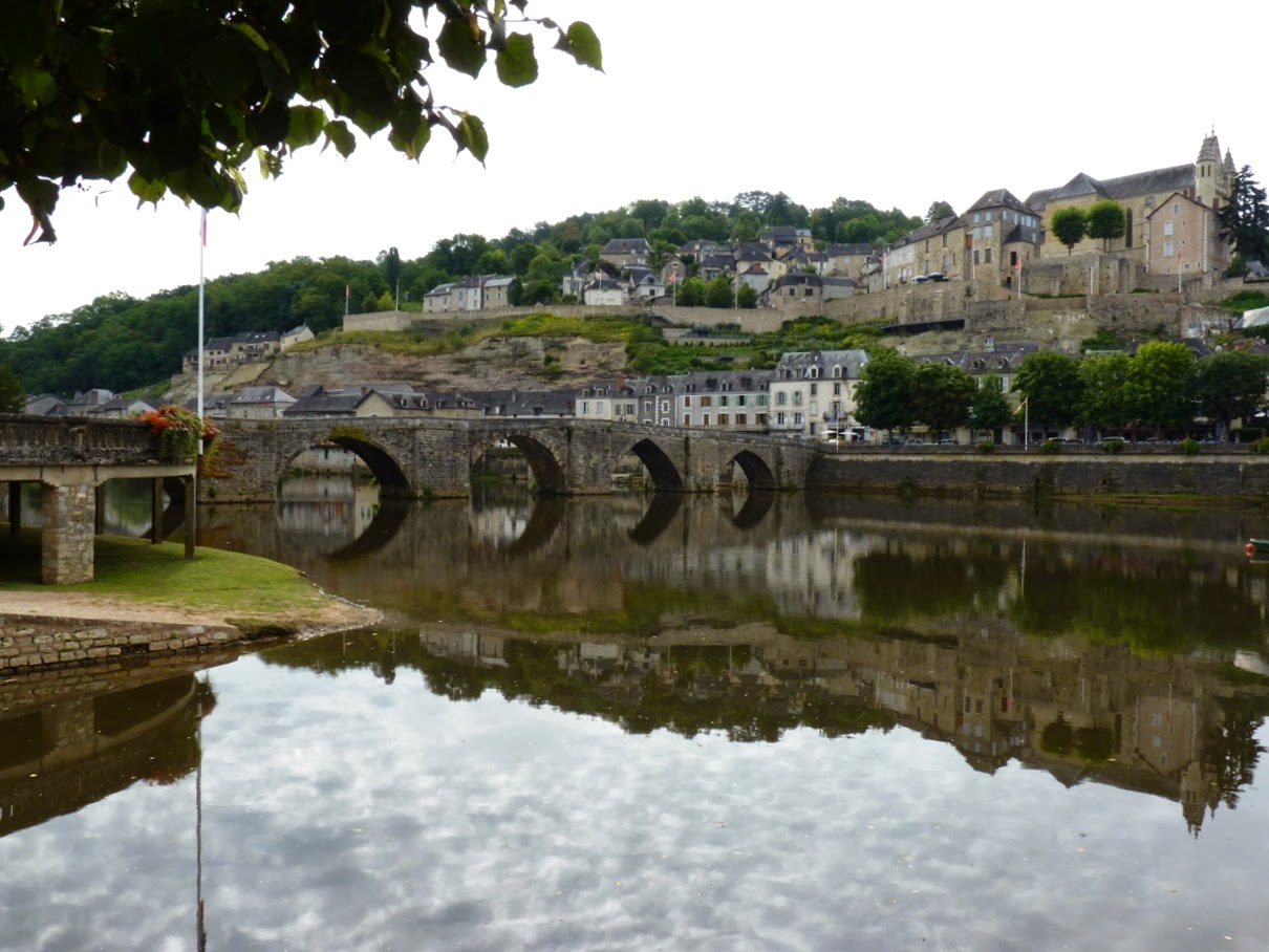 EN PROVENCE ET AILLEURS TERRASSON LAVILLEDIEU LE VIEUX PONT