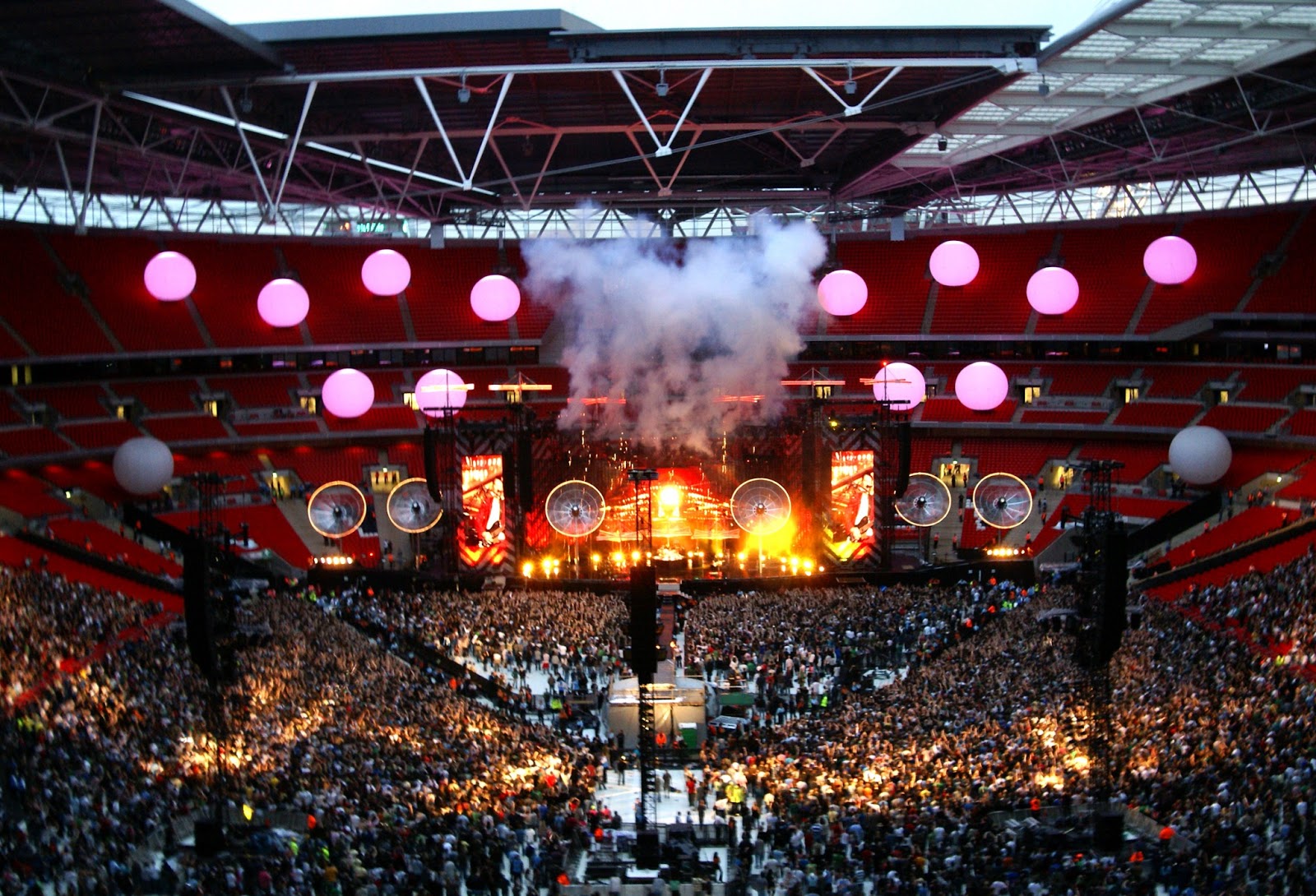 Queen Live Wembley Stadium 1986 Full Concert لم يسبق له مثيل الصور