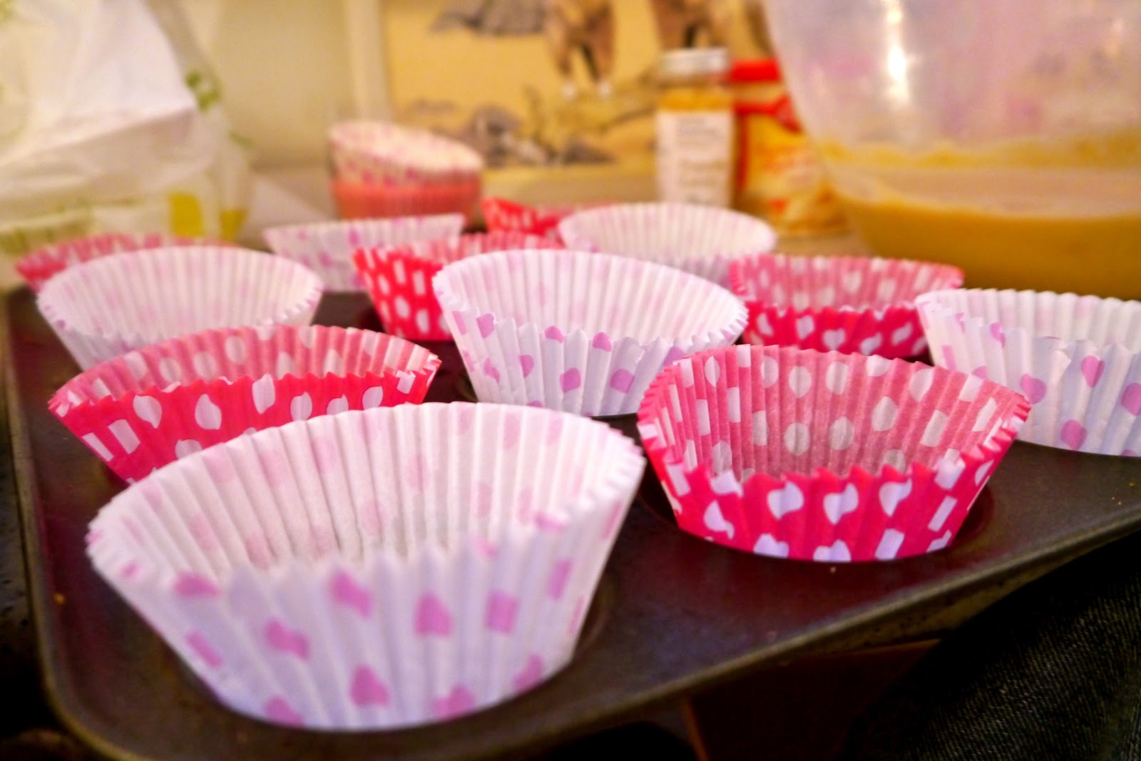 SUPERCALAFASHIONISTIC Exploding Cupcakes