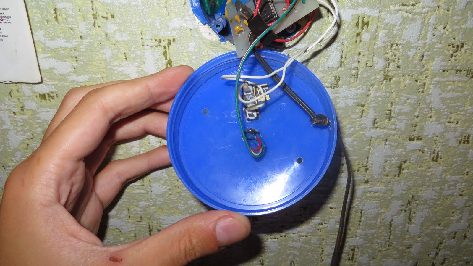 Infrared remote controlled light switch with ATTiny2313