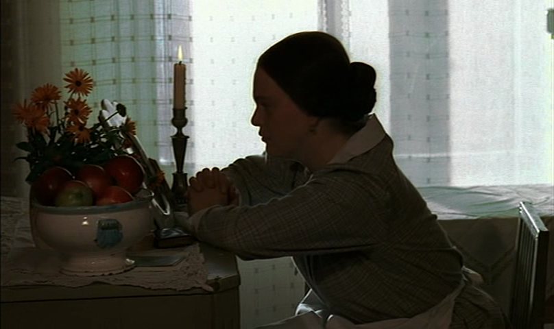 Nomnommovies Apples From Viskningar Och Rop Cries And Whispers