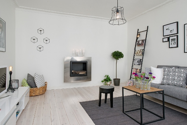 Piso en blanco y negro con ideas extra . La Garbatella diseño de