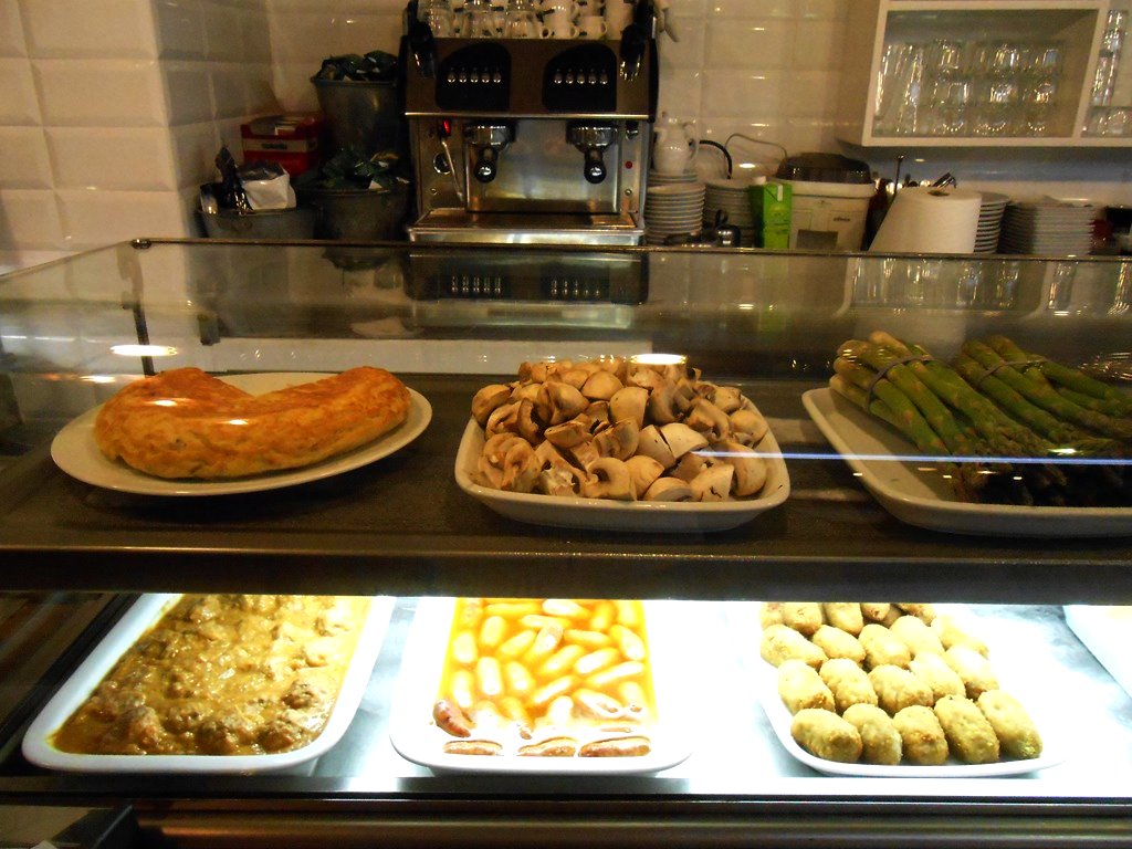 Bar de tapas en el Eixample de Barcelona Cocina de mercado y Tapas