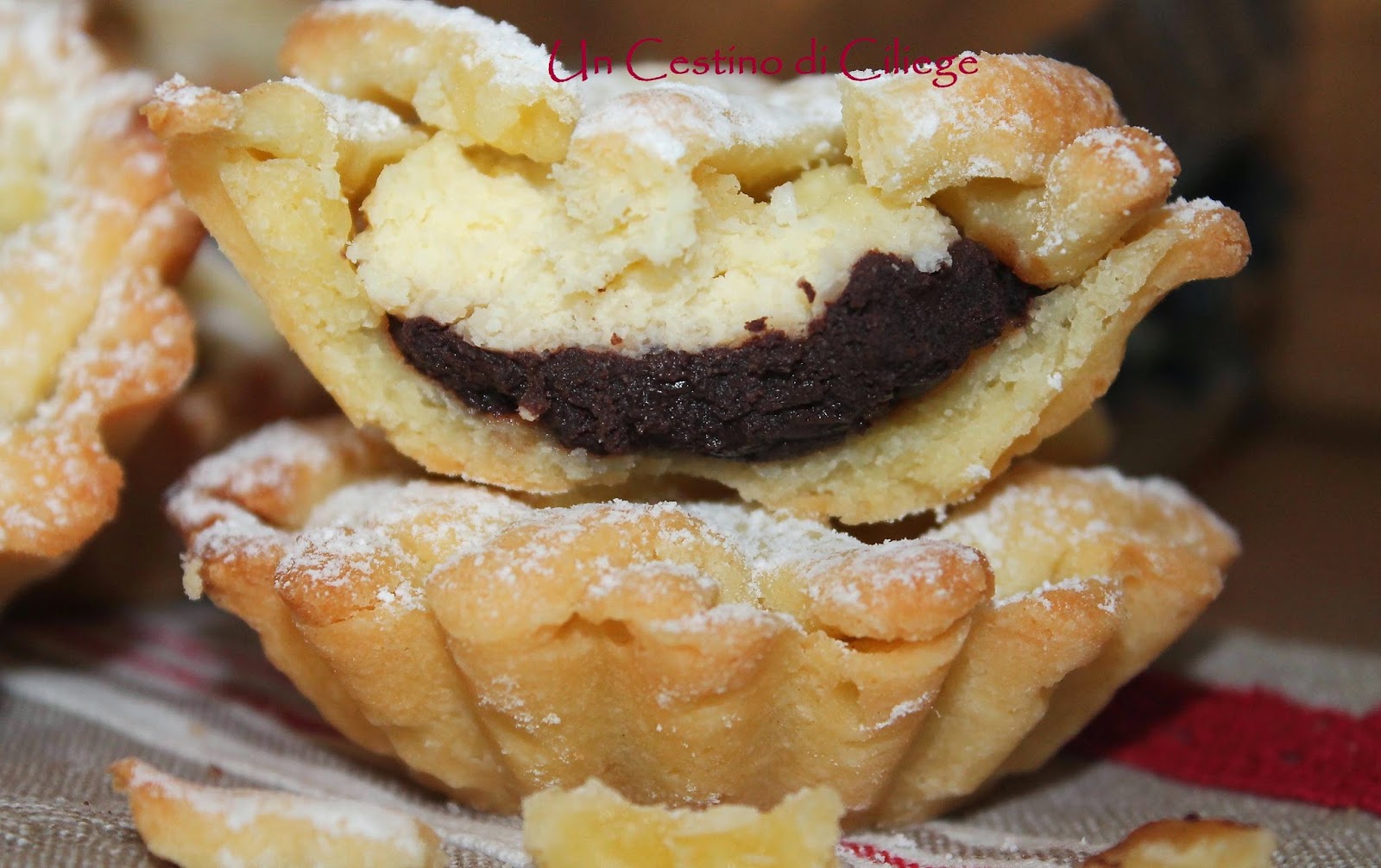 Mini Crostatine al Cocco con Doppia Farcitura