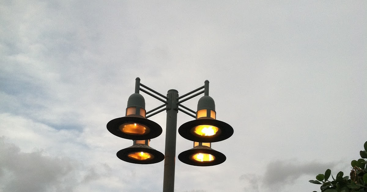 Yuppie Traveler Hawaii Street Lights