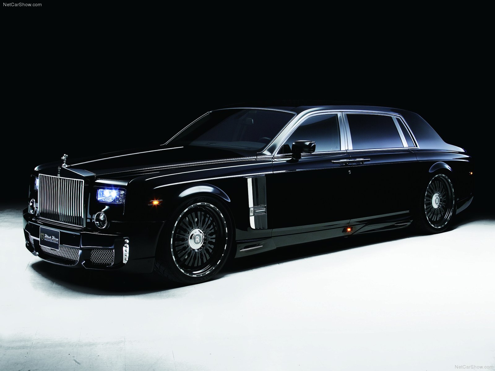 Rolls-Royce_Phantom_Black_Bison_2003_24.jpg