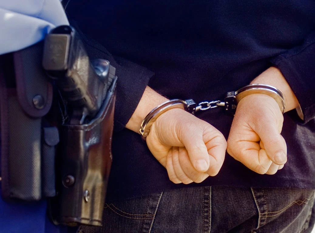 Συνελήφθη το 37χρονο "μπουμπούκι" που είχε ρημάξει στις κλοπές την Χαλκίδα!