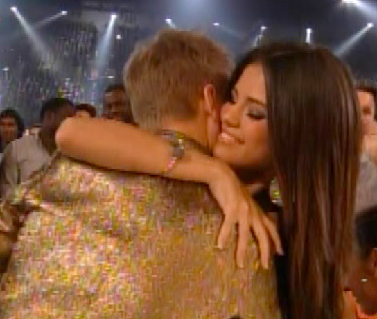 selena gomez justin bieber kiss billboard music awards. Justin Bieber and Selena Gomez