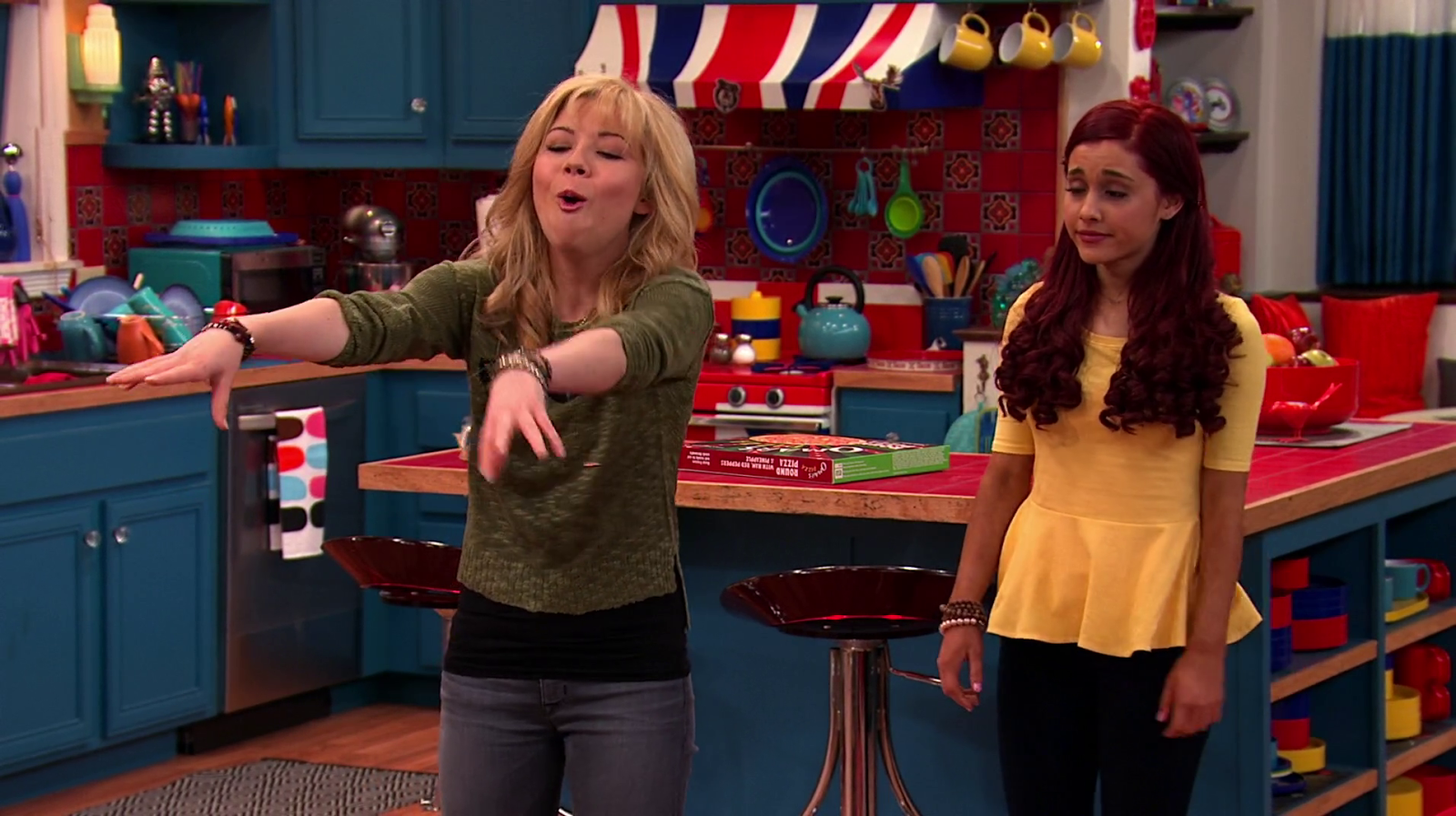 These are the screen shots from this weeks episode of Sam & Cat, "...