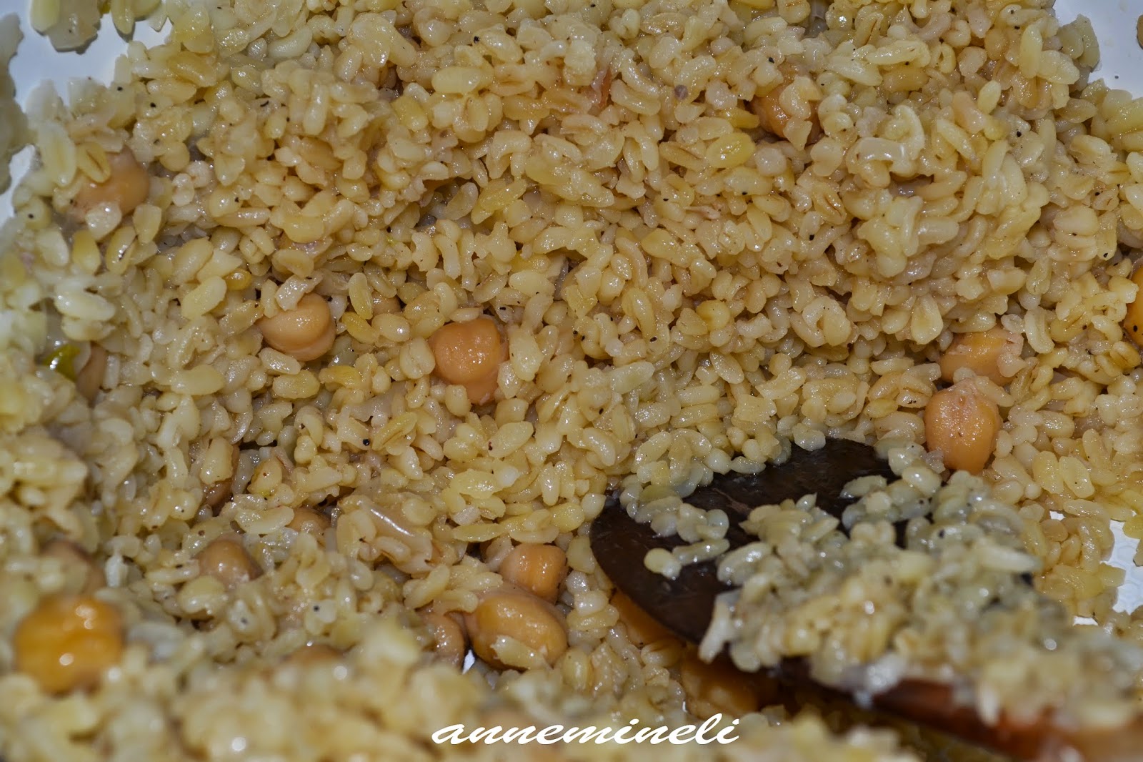 ANNEMİNELİ NOHUTLU VE TAVUK ETLİ BULGUR PİLAVI