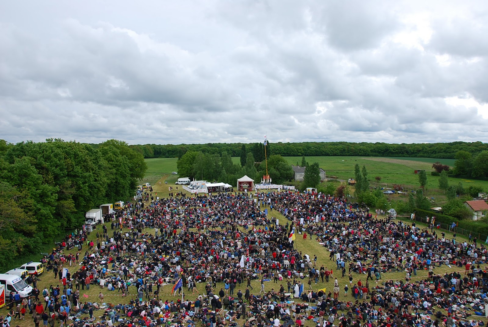 New Liturgical Movement Chartres Pilgrimage First Images and News from the 'Péle"