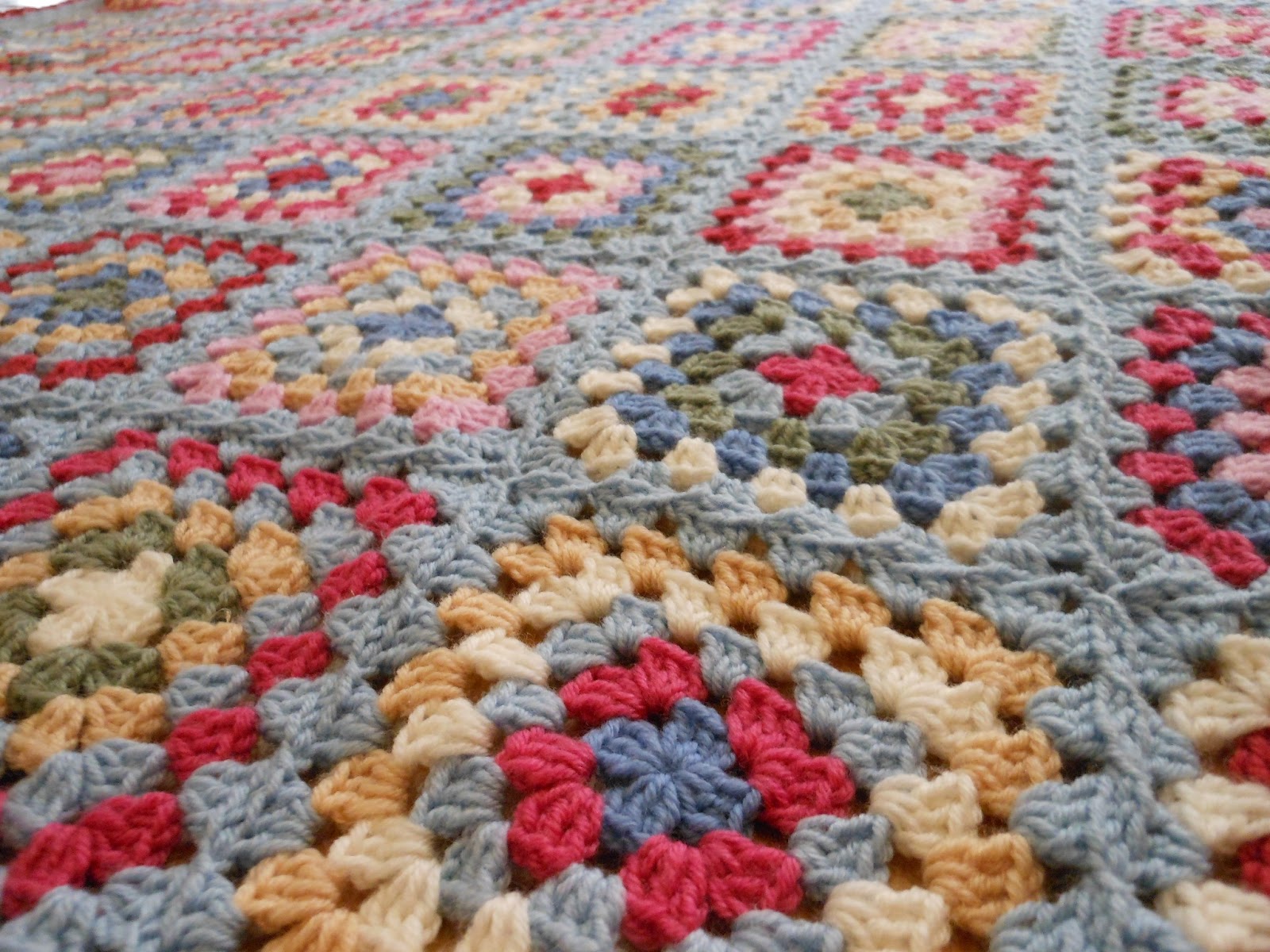 Confessions of a Yarnoholic Tadaaaah! The Blue Blanket