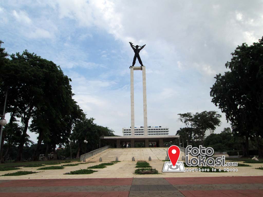 Monumen Pembebasan Irian Barat Foto Lokasi