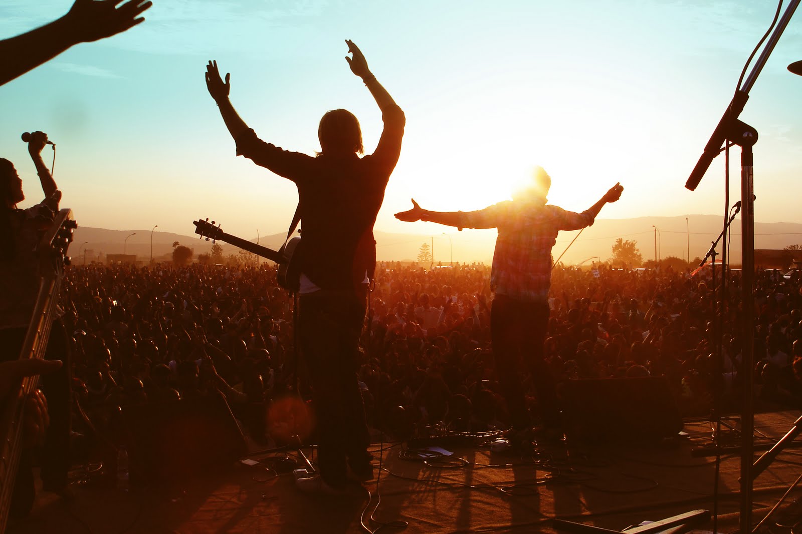 The Informers Download 720p for free - sarmoviecom