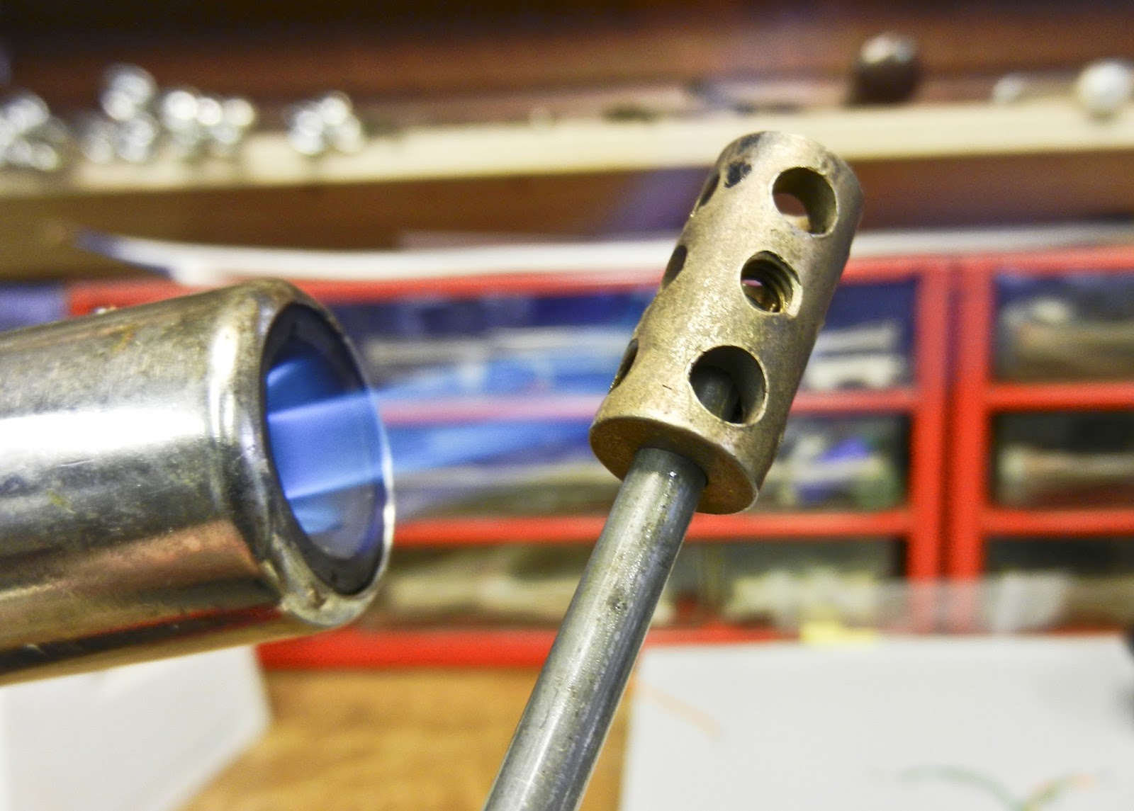 Ralph and Sue's Meccano News Grub screw removal