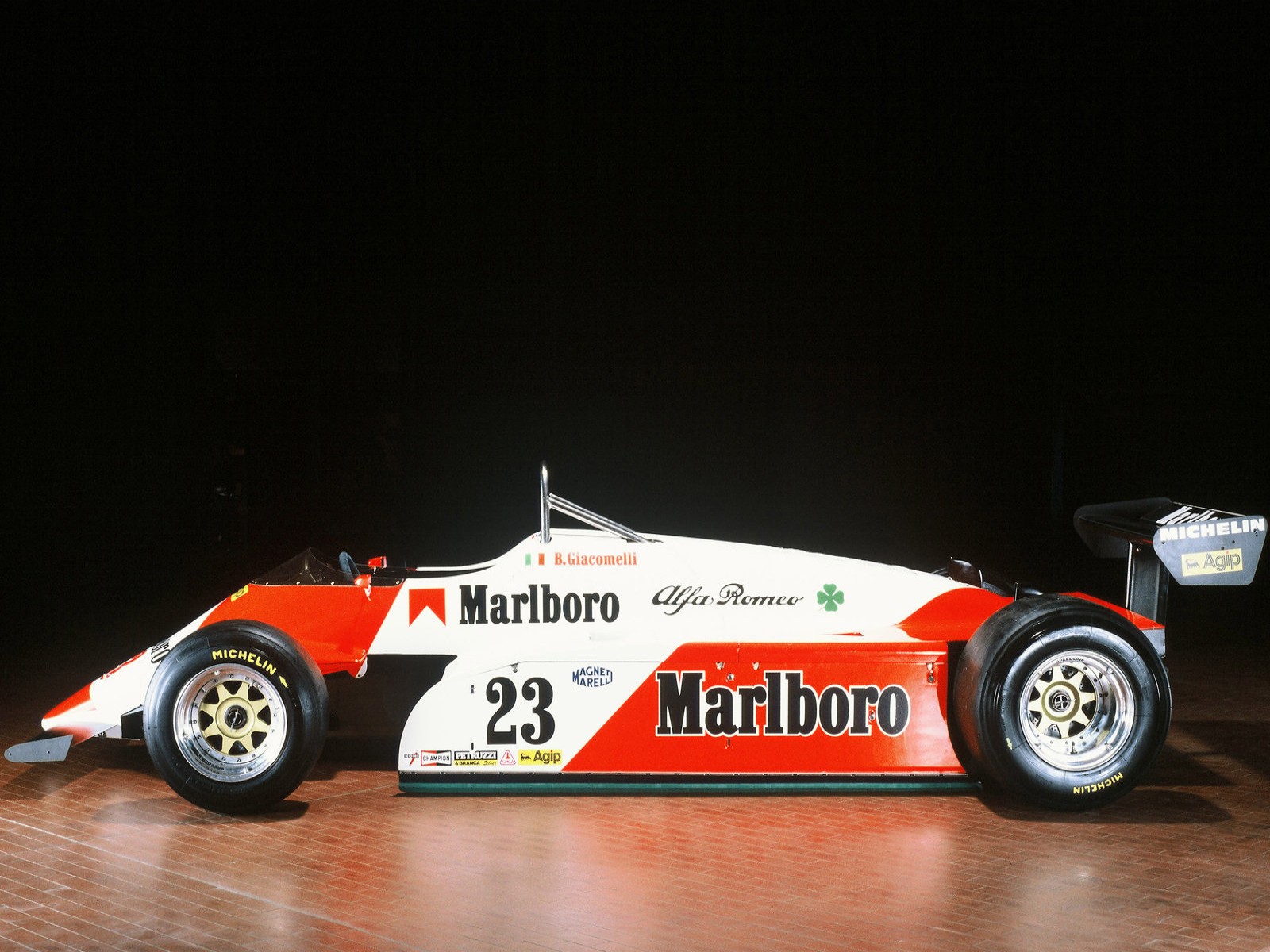 http://2.bp.blogspot.com/-VXT7zR-8L1o/Tc_Gke8F2xI/AAAAAAAAAMs/LrhShbr6bds/s1600/1982+Alfa+Romeo+182+T+Formula+1+-+Car+Photo+Wallpaper.jpg