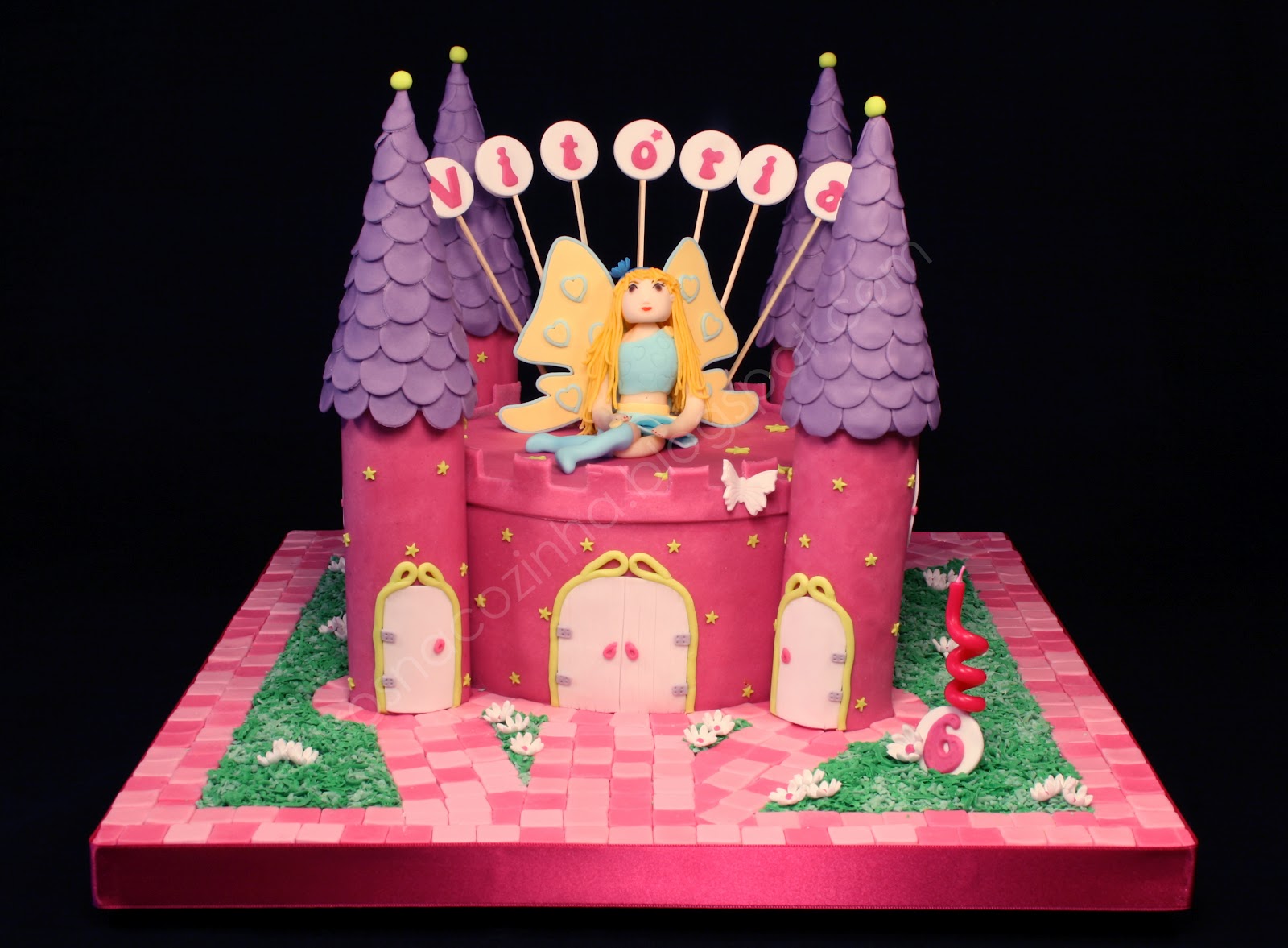 Pirikos Cake Design: Bolo Barbie Vida de Sereia