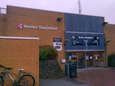 Indgang til Herlev Skøjtehal