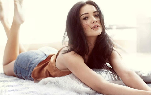 Actress Amy Jackson Hot Photos