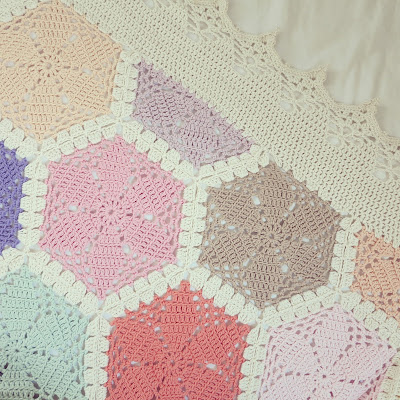 ByHaafner, crochet, hexagon throw, blanket, pastel, crochet border
