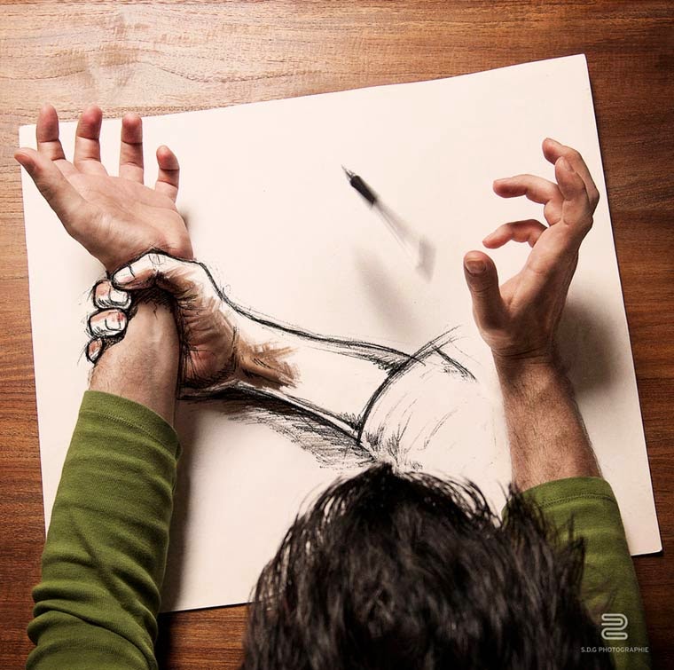 写真?イラスト?よく分からなくなる自画像写真集!