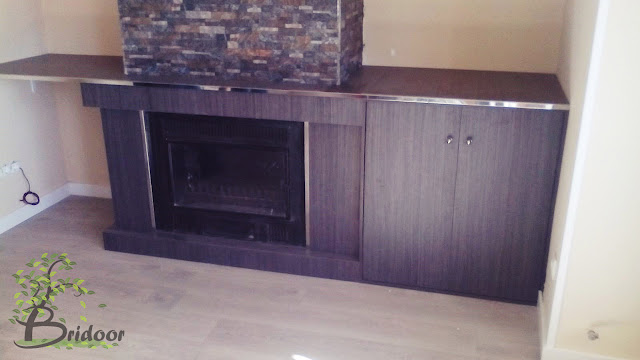 Bridoor S.L: Mueble Wengue a medida para una Chimenea