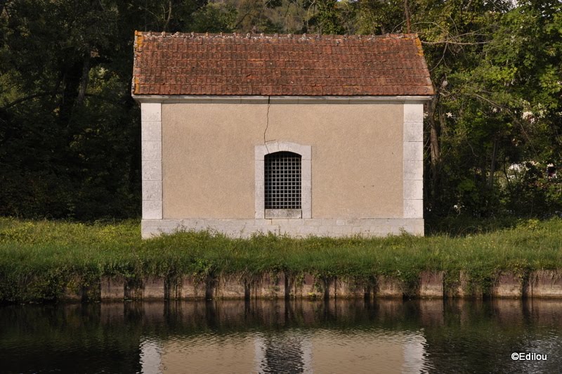 AU BORD DE L'eau