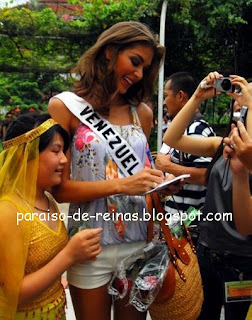 Con đường trở thành cường quốc sắc đẹp của Venezuela - Page 3 047Miss+Universe+2008%252C+Vietnam+Tour+%252814%2529