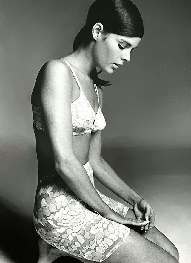 20 Beautiful Black & White Photos of American Actress Ali MacGraw from