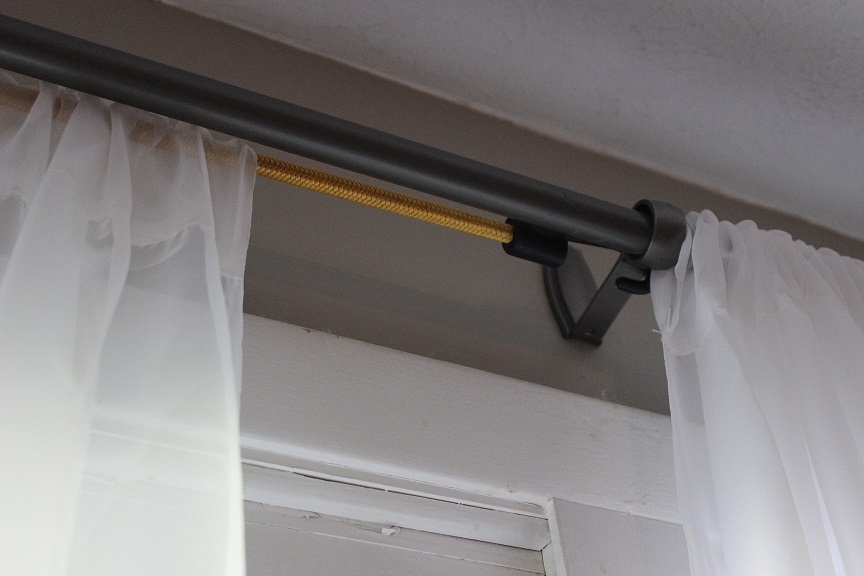 KRISTINA PERRY Bungee Cord Curtain Rod