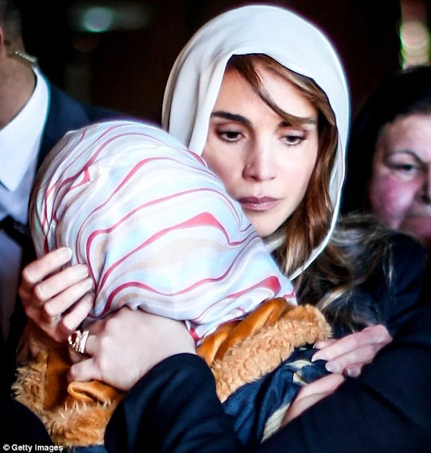 Queen Rania Of Jordan Gives Condolences To Family Of Jordanian Pilot Muath Al Kasasbeh