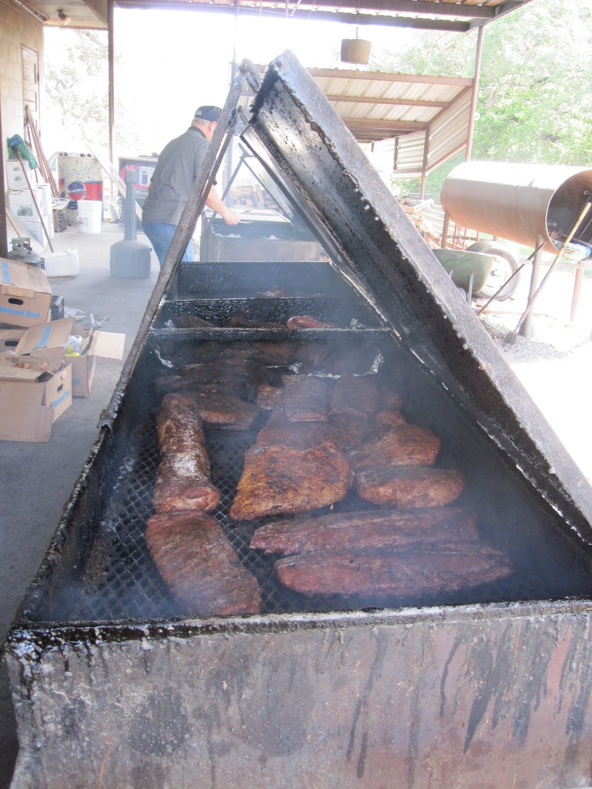 Man Up Tales of Texas BBQ™ The pit at Ronnie's BBQ (Johnson City, TX)