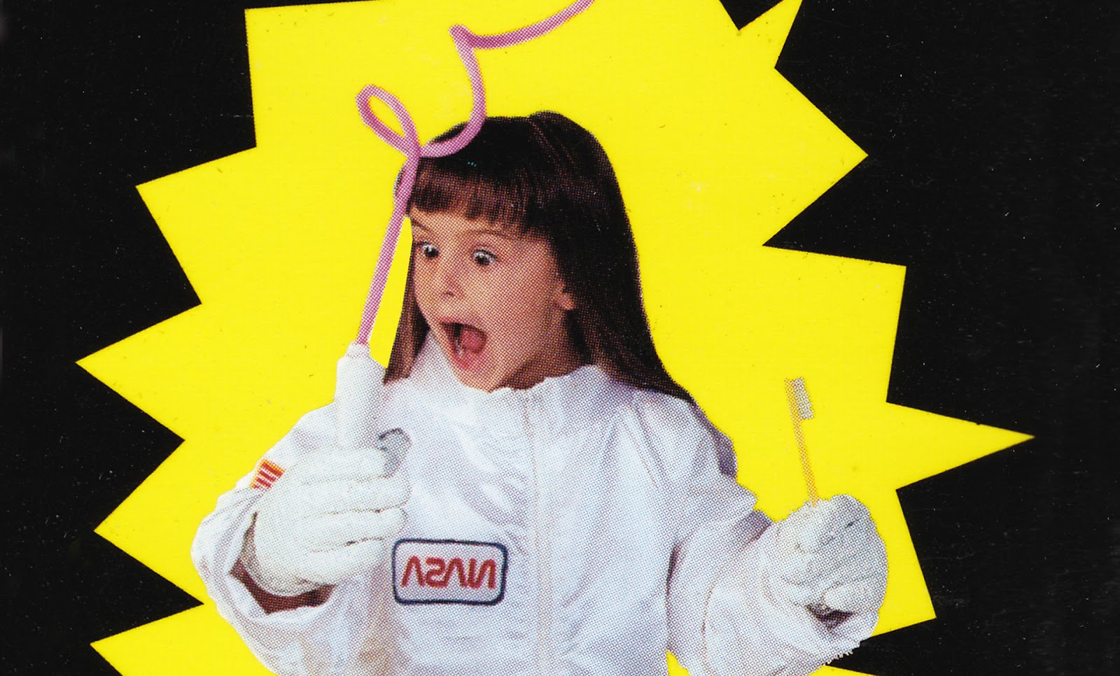 Frankie's Apartment USING TOOTHPASTE IN SPACE CAN BE DANGEROUS!