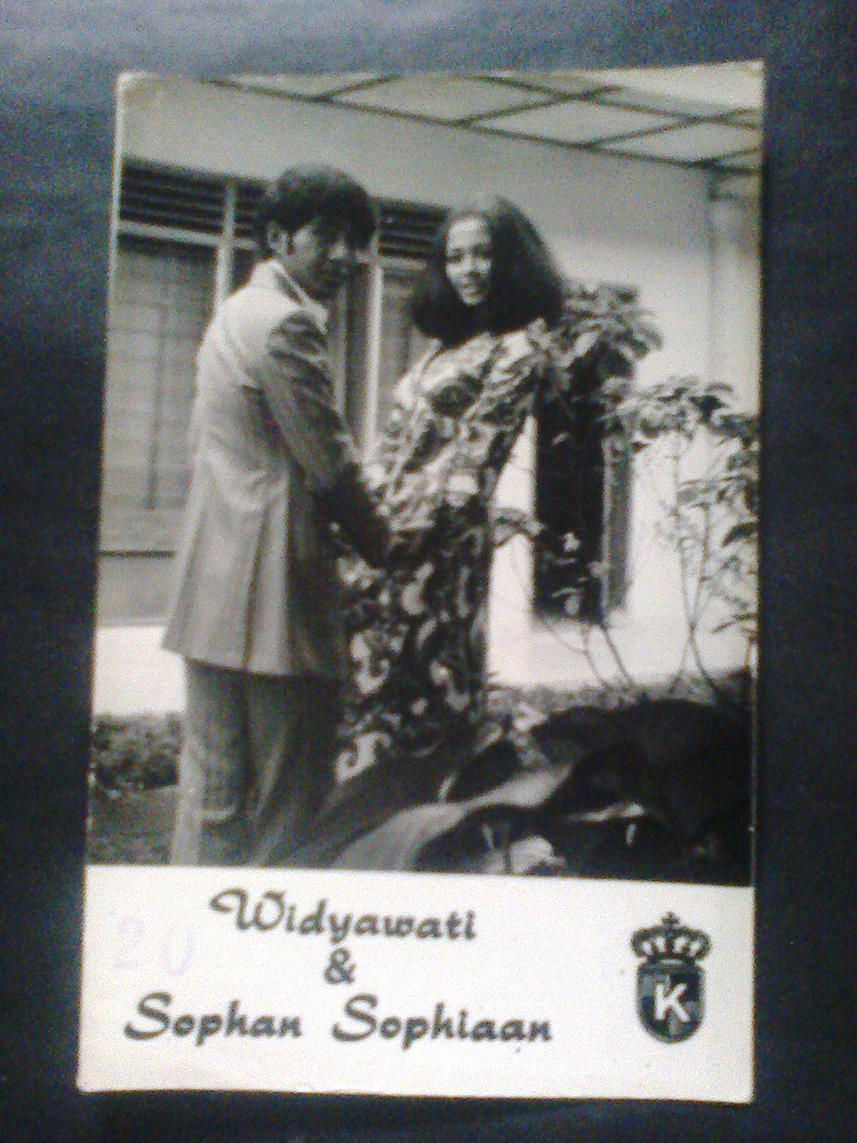 Gudang Barang Lawas: FOTO '' WIDYAWATI BERHADAPAN SOPHAN SOPHIAAN
