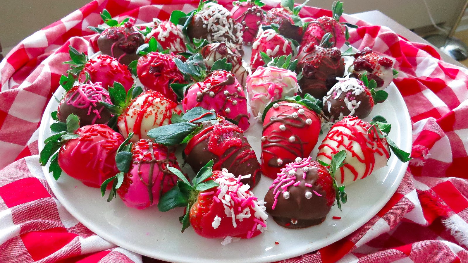 Valentines Day Chocolate Dipped Strawberries - Abbey's Kitchen