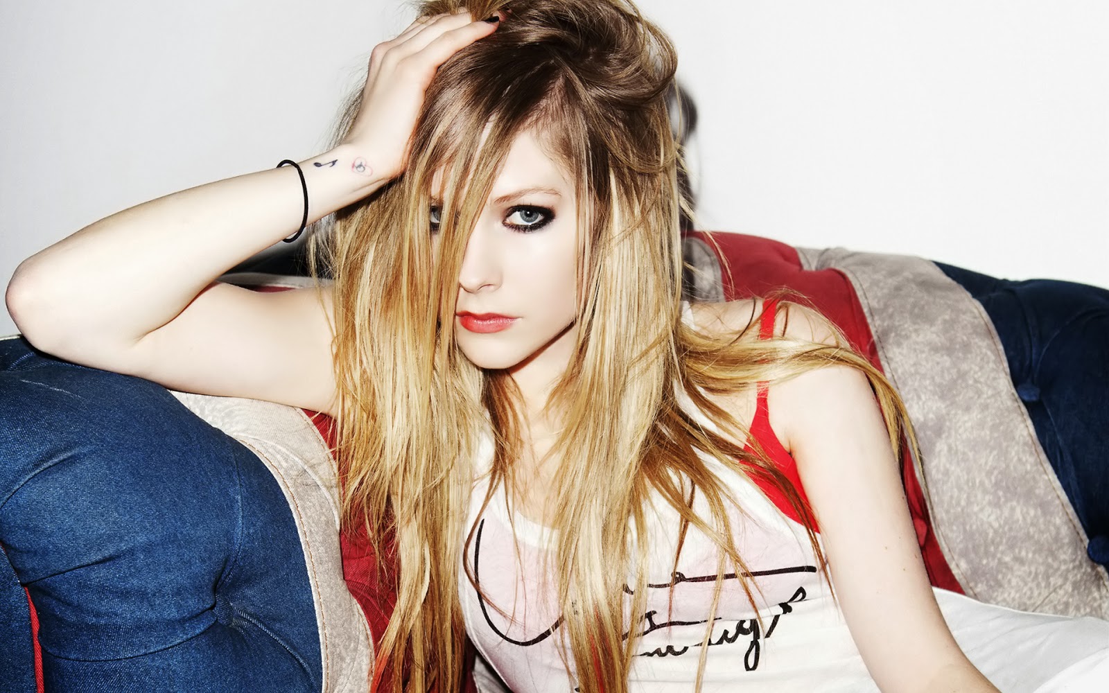 Avril Lavigne Wallpaper Falls Wallpaper
