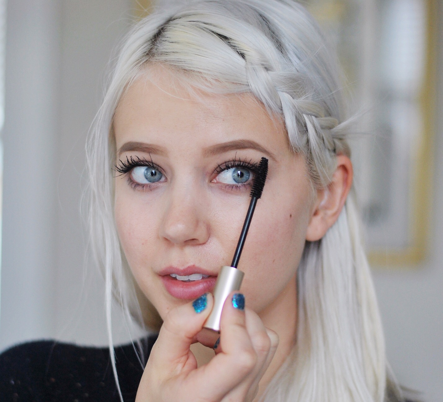 How To Apply Eyeliner Blonde Eyelashes Astar Tutorial