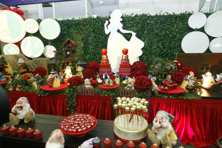 decoracao branca de neve andrea guimaraes: Presentes Personalizados: Festa de Famosos!! Tema Branca de Neve decoracao branca de neve andrea guimaraes: Presentes Personalizados: Festa de Famosos!! Tema Branca de Neve